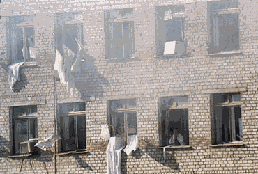 Befreiung der Geiseln, die von der Gruppe bewaffneter Extremisten die unter Leitung von Schamil Bassajew genommen wurden, aus dem städtischen Krankenhaus. Region Stawropol, Budjonnowsk, 1995.